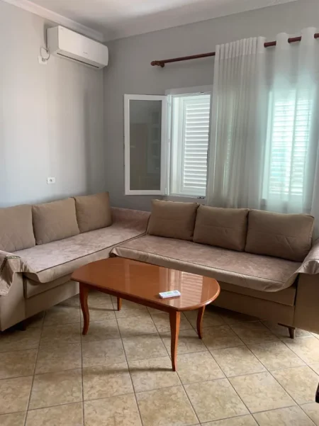 Tirane, jepet me qera shtepi 1+1+Ballkon Kati 2, 40 m² 350 € (Jordan Misja)