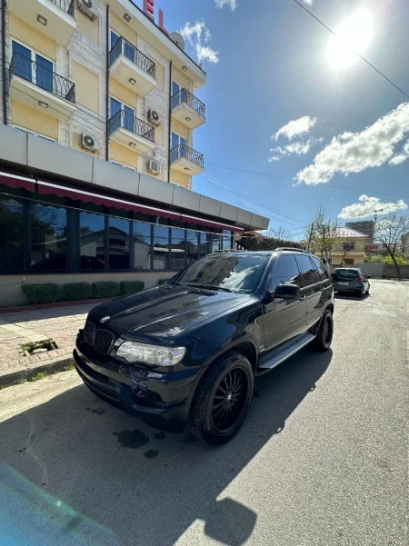 Tirane, shes SUV BMW Nafte, automatik Kondicioner 370.000 km 2.000 €