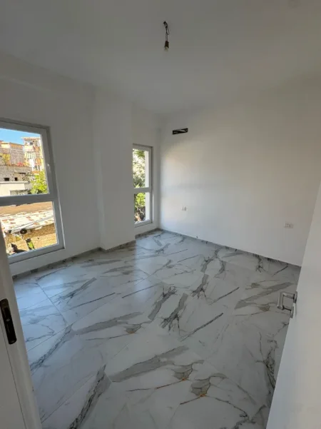 Tirane, jepet me qera apartament 1+1+Ballkon Kati 1, 69 m² 400 € (Rruga Dritan Hoxha)