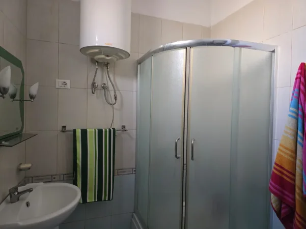 Tirane, jepet me qera apartament 2+1 Kati 3, 90 m² 600 € 