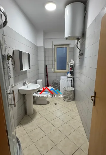 Tirane, jepet me qera apartament 1+1+Ballkon Kati 5, 88 m² 630 € (RRUGA HAMDI SINA,LIQENI I THATE)