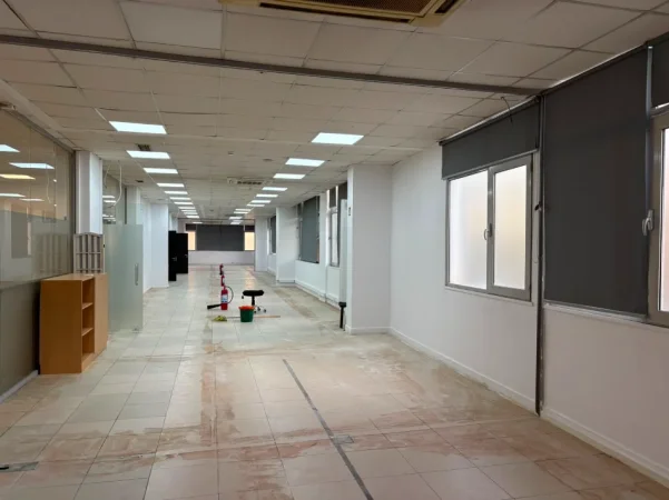 Tirane, jepet me qera ambjent biznesi Kati 2, 330 m² 4.500 € (stadiumi dinamo , sheshi willson)