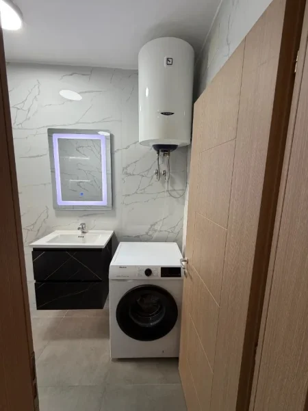 Tirane, jepet me qera apartament 1+1+Ballkon Kati 2, 60 m² 550 € (Ali Demi/Rr.Dalip Zavalani)