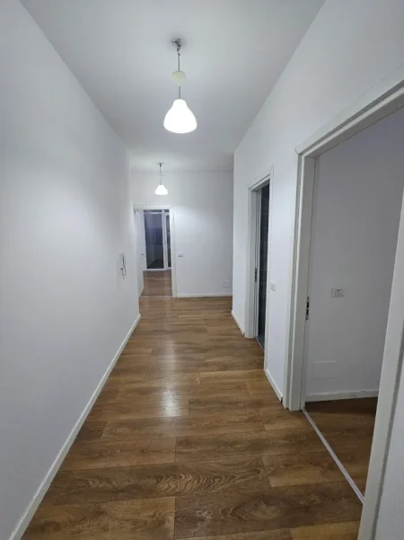 Tirane, jepet me qera apartament 2+1+Aneks+Ballkon , 152 m² 1.400 € (Komuna e Parisit)