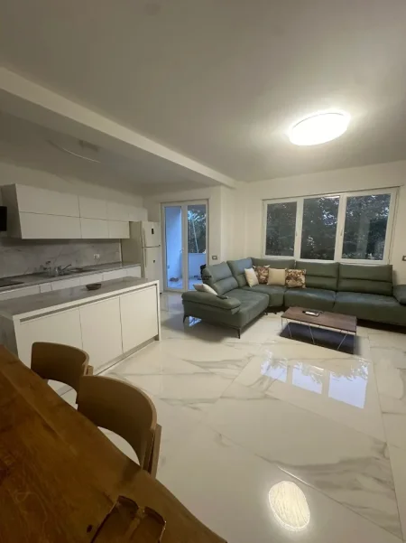 Tirane, jepet me qera apartament 2+1 Kati 3, 130 m² 850 € (LIQENI I THATE)