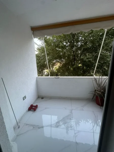 Tirane, jepet me qera apartament 2+1 Kati 3, 130 m² 850 € (LIQENI I THATE)