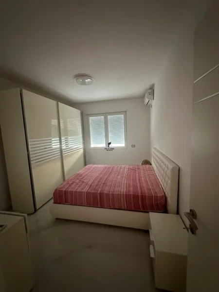 Tirane, jepet me qera apartament 2+1 Kati 3, 130 m² 850 € (LIQENI I THATE)
