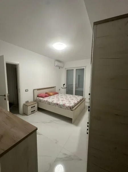 Tirane, jepet me qera apartament 2+1 Kati 3, 130 m² 850 € (LIQENI I THATE)
