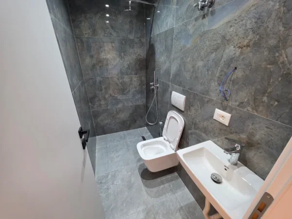 Tirane, shitet apartament 1+1 , 124 m² 330.000 € (3 apartamente tek rruga kavajes)