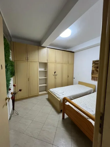 Tirane, jepet me qera apartament 2+1 Kati 3, 80 m² 750 € (SHESHI WILLSON)