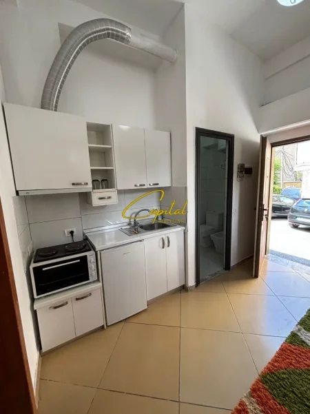 Tirane, jepet me qera apartament 1+1 Kati 1, 40 m² 320 € (ALI DEMI)