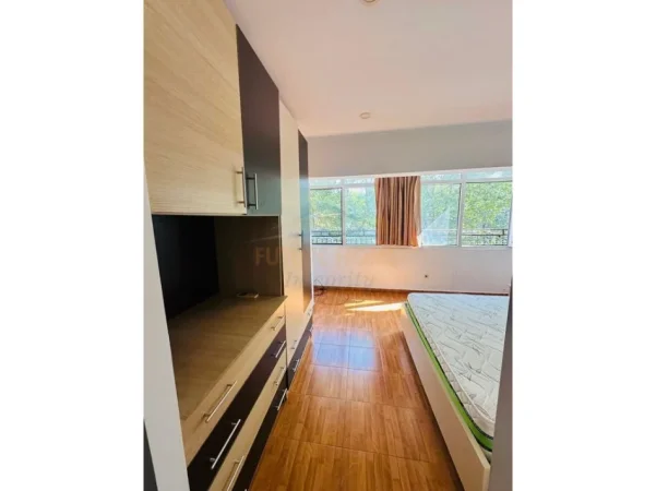 Tirane, jepet me qera apartament 1+1+Ballkon Kati 2, 55 m² 400 € (laprak)