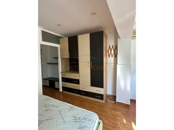 Tirane, jepet me qera apartament 1+1+Ballkon Kati 2, 55 m² 400 € (laprak)
