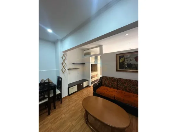 Tirane, jepet me qera apartament 1+1+Ballkon Kati 2, 55 m² 400 € (laprak)