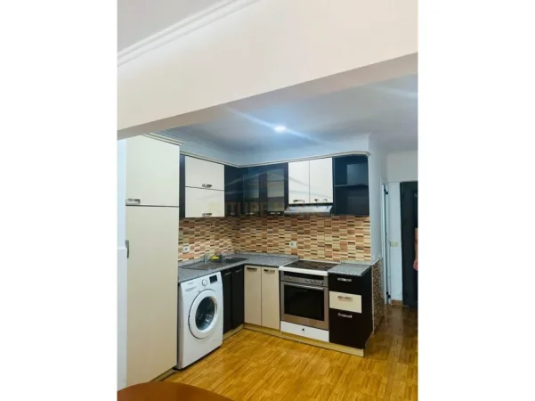 Tirane, jepet me qera apartament 1+1+Ballkon Kati 2, 55 m² 400 € (laprak)