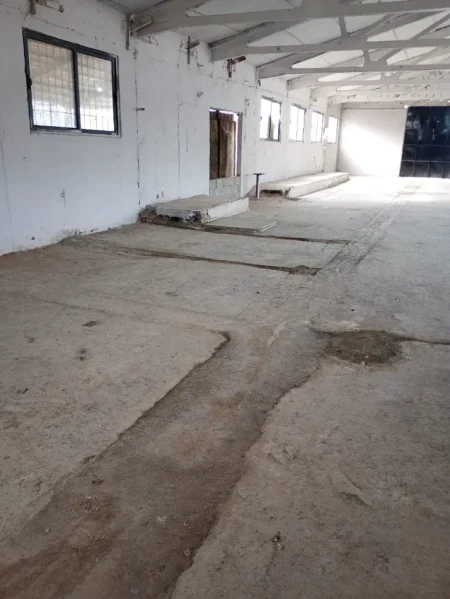 Tirane, shitet magazine Kati 0, 575 m² 300.000 € (Vaqarr)