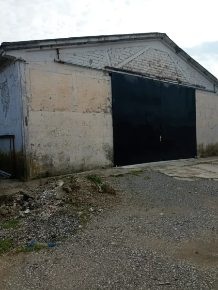 Tirane, shitet magazine Kati 0, 575 m² 300.000 € (Vaqarr)