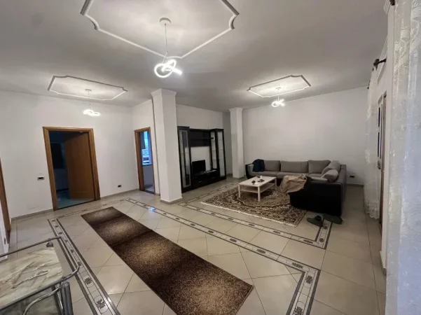 Tirane, jepet me qera apartament 2+1 Kati 3, 140 m² 400 € (Rruga e Dibres)