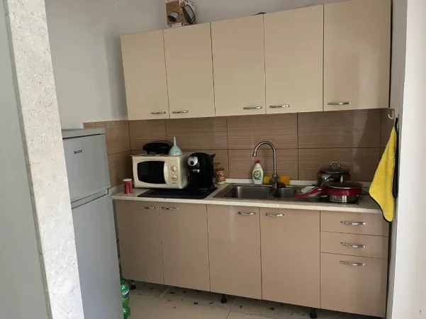 Tirane, jepet me qera apartament 2+1 Kati 4, 70 m² 400 € (OXHAKU)