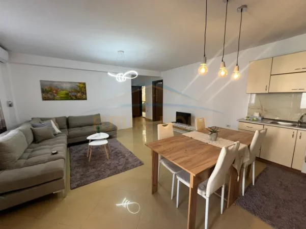 Tirane, jepet me qera apartament 2+1+Ballkon Kati 4, 85 m² 700 € (Rruga Bardhok Biba)