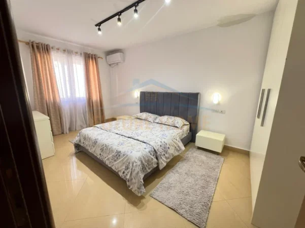 Tirane, jepet me qera apartament 2+1+Ballkon Kati 4, 85 m² 700 € (Rruga Bardhok Biba)