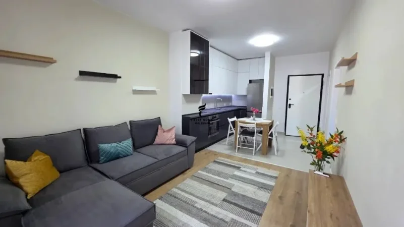 Tirane, jepet me qera apartament 1+1 Kati 8, 60 m² 530 € (RRUGA 5 MAJI)