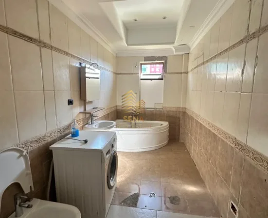 Tirane, jepet me qera apartament 2+1+Ballkon Kati 2, 103 m² 550 € (Rruga Egnatia)