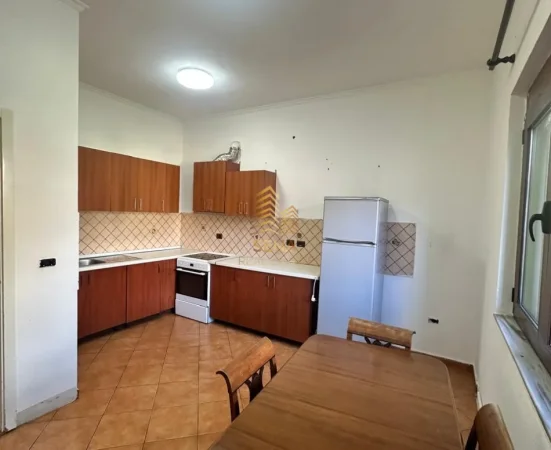 Tirane, jepet me qera apartament 2+1+Ballkon Kati 2, 103 m² 550 € (Rruga Egnatia)