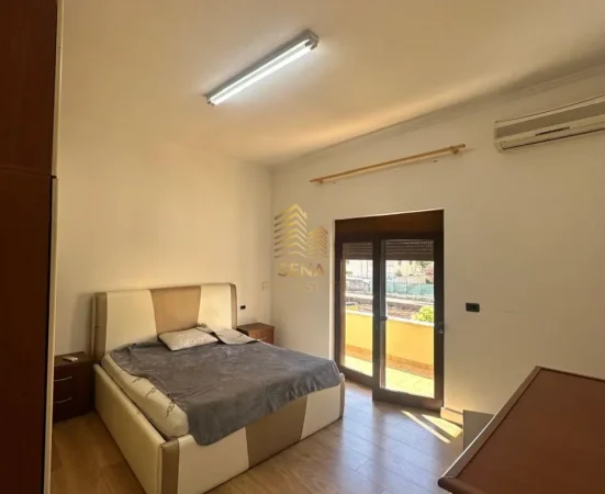 Tirane, jepet me qera apartament 2+1+Ballkon Kati 2, 103 m² 550 € (Rruga Egnatia)