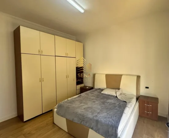 Tirane, jepet me qera apartament 2+1+Ballkon Kati 2, 103 m² 550 € (Rruga Egnatia)