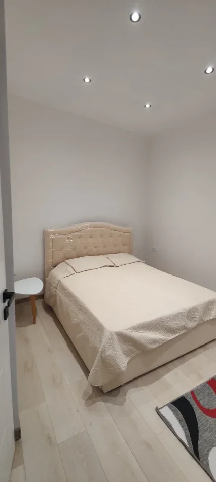 Tirane, jepet me qera apartament 2+1 Kati 10, 80 m² 800 € (selvia)