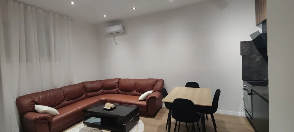 Tirane, jepet me qera apartament 2+1 Kati 10, 80 m² 800 € (selvia)