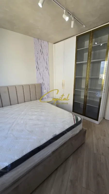 Tirane, jepet me qera apartament 1+1 Kati 8, 70 m² 600 € (ASTIR)