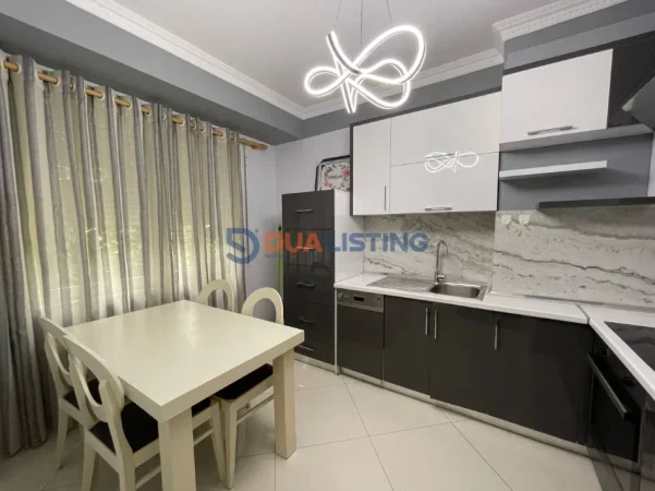 Tirane, jepet me qera apartament duplex 3+1 , 173 m² 1.500 € 