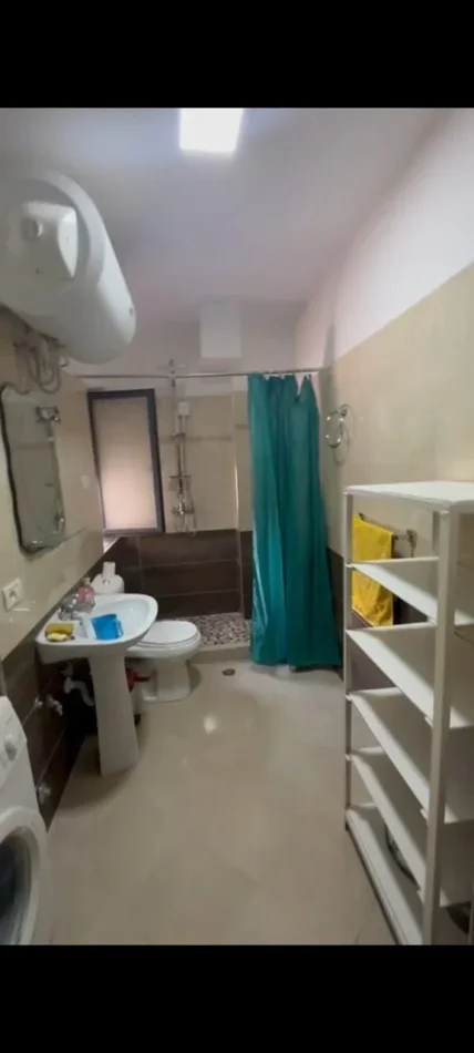 Tirane, jepet me qera apartament 1+1 Kati 2, 65 m² 450 € (Rruga e Dibrës)