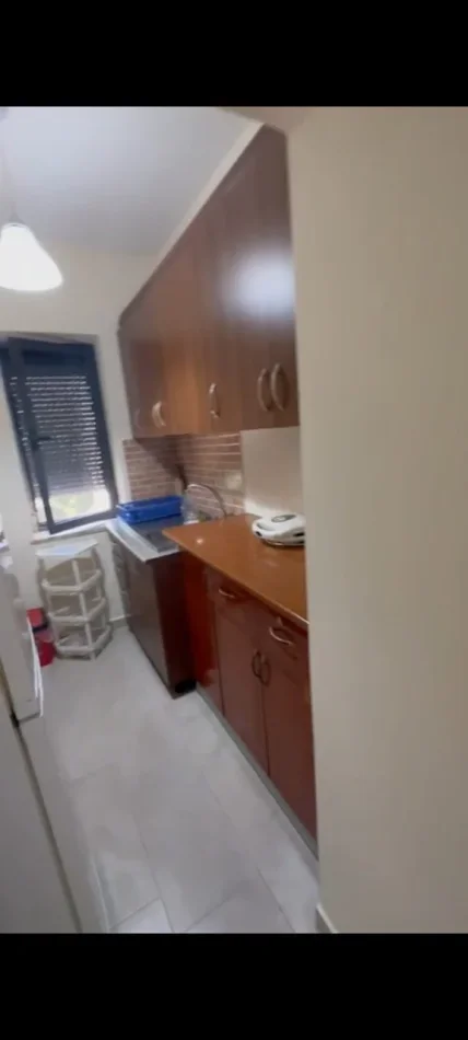 Tirane, jepet me qera apartament 1+1 Kati 2, 65 m² 450 € (Rruga e Dibrës)