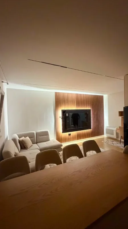 Tirane, jepet me qera apartament 1+1 Kati 1, 70 m² 650 € (RRUGA E DIBRES)