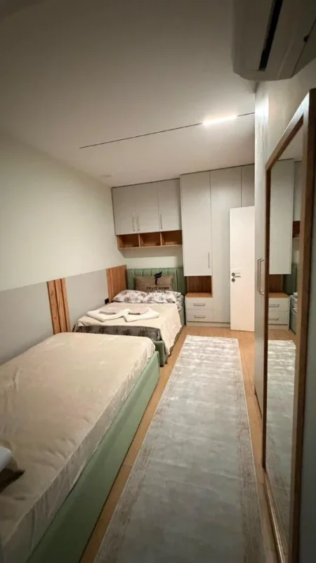 Tirane, jepet me qera apartament 1+1 Kati 1, 70 m² 650 € (RRUGA E DIBRES)