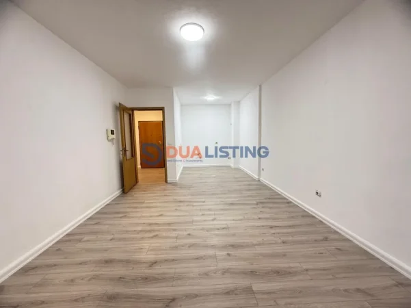 Tirane, jepet me qera ambjent biznesi , 130 m² 800 € 