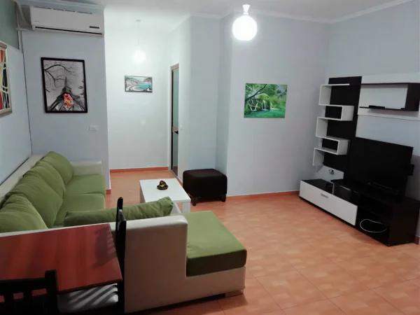 Tirane, jepet me qera apartament 1+1+Ballkon Kati 2, 60 m² 350 € (Tek Vilat Gjermane)