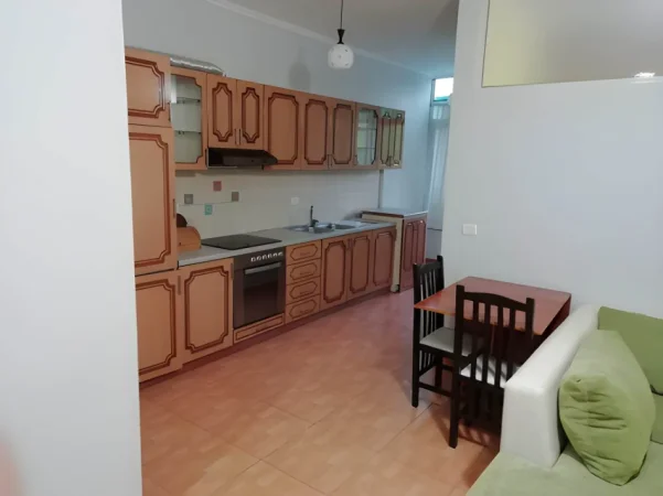 Tirane, jepet me qera apartament 1+1+Ballkon Kati 2, 60 m² 350 € (Tek Vilat Gjermane)