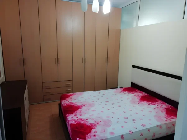 Tirane, jepet me qera apartament 1+1+Ballkon Kati 2, 60 m² 350 € (Tek Vilat Gjermane)