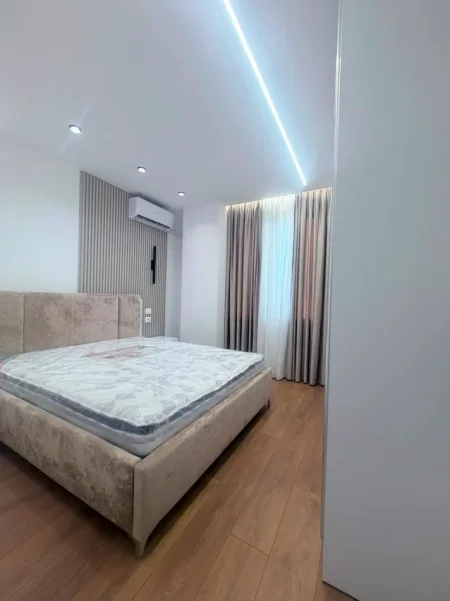 Tirane, jepet me qera apartament 1+1 Kati 2, 65 m² 700 € (21 dhjetori)
