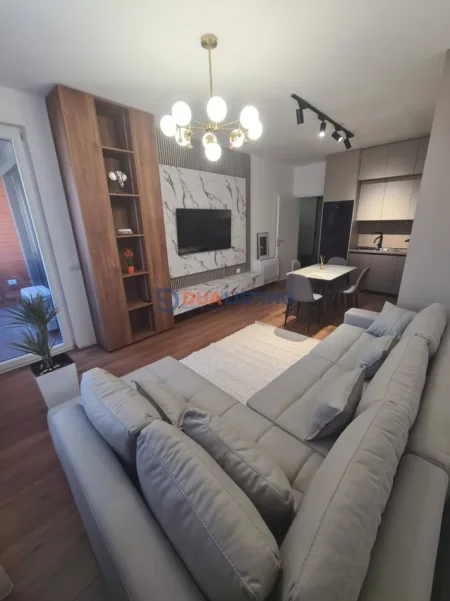 Tirane, jepet me qera apartament 1+1 , 700 € 