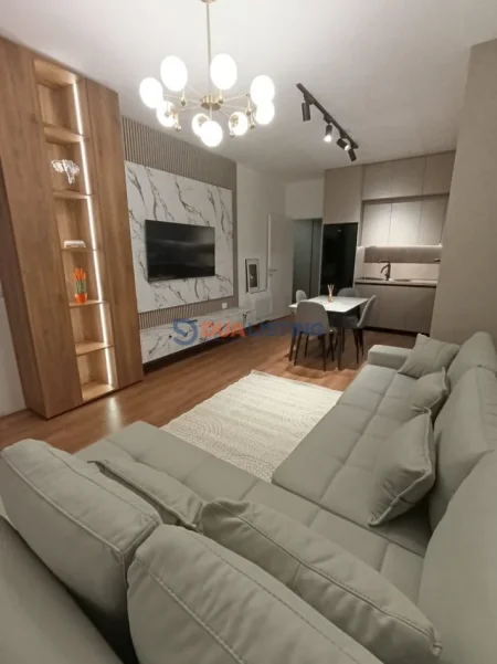Tirane, jepet me qera apartament 1+1 , 700 € 