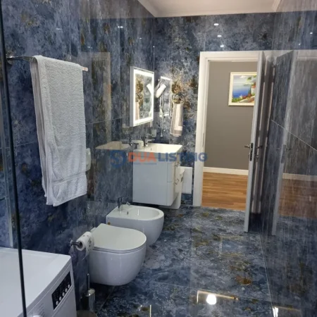 Tirane, jepet me qera apartament 1+1 , 650 € 