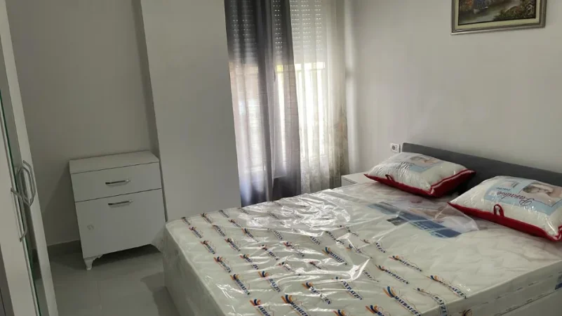 Tirane, jepet me qera apartament 2+1+Ballkon Kati 1, 100 m² 550 € (5 Maji)