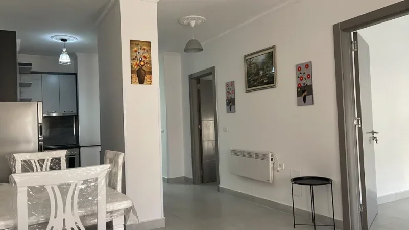 Tirane, jepet me qera apartament 2+1+Ballkon Kati 1, 100 m² 550 € (5 Maji)