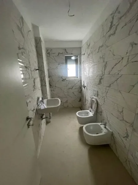 Tirane, shitet apartament 1+1 , 65 m² 165.000 € 