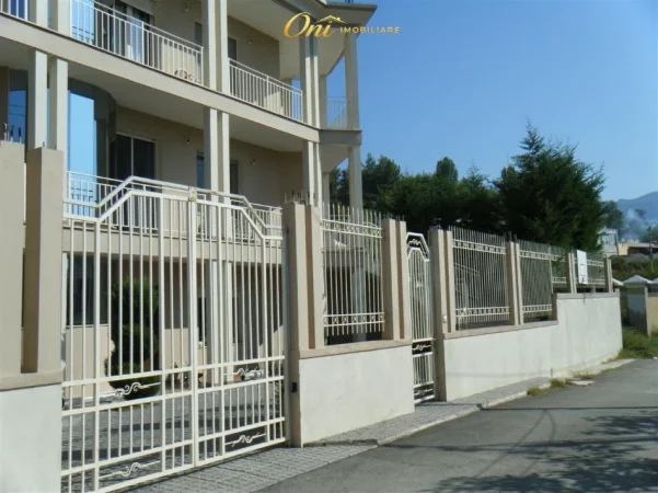 Tirane, shitet Vile Vile 3 Katshe Kati 3, 660 m² 1.300.000 € (rruga e elbasanit)